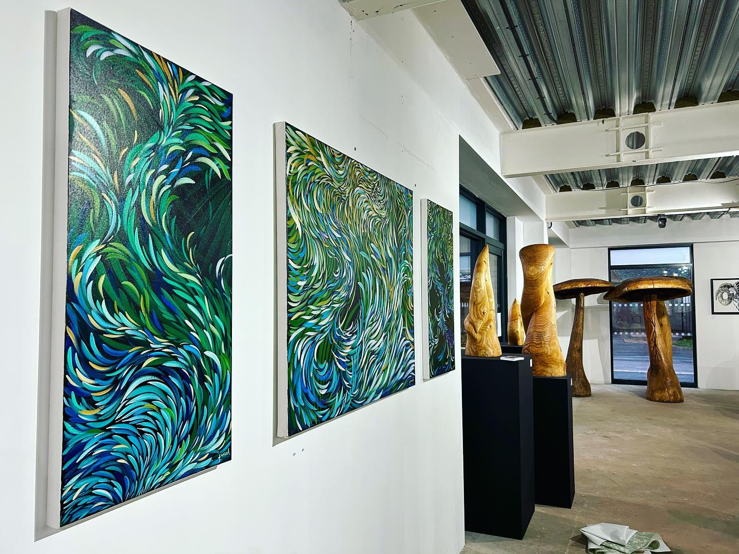 484872700_1286425289594943_8444371731489771151_n Farrah Fortnam artwork in gallery